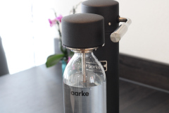 Das Einhängen der Flasche könnte etwas einfacher sein. (Foto: Testsieger.de)