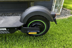 Das Hinterrad mit integrierter Motorbremse sorgt für sanftes Verzögern (Foto: Testsieger.de)