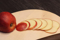 adelmayer Damastmesser Santokumesser 17,5 cm Schnittergebnisse, sehr fein geschnittener Apfel