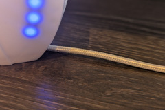 Das Kabel wirkt hochwertig und ist mit einem schicken Mesh-Stoff ummantelt. (Foto: Testsieger.de)