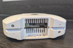 Praktisch versenkt und gut erreichbar: Der USB-Typ-C-Anschluss liegt geschützt in der Unterseite, ein Akku fehlt jedoch. (Foto: Testsieger.de)