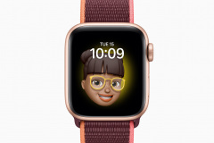 Apple_watch-series-6-clock-face-memoji_09152020