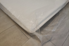 Das Entfalten funktioniert problemlos, doch beim Verpackungsmüll sammelt die SARA wegen der vielen Kunststofflagen klare Minuspunkte. (Foto: Testsieger.de)