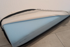 Der Gelschaum-Vollkern zeigt den schlichten Aufbau der SARA und liefert im Test eine überzeugende Mischung aus Druckentlastung und Stützkraft. (Foto: Testsieger.de)