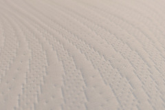 Der Bezug fühlt sich angenehm weich an und trägt im Test spürbar zum komfortablen und hautfreundlichen Liegegefühl bei. (Foto: Testsieger.de)