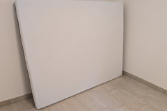 Auch hochkant zeigt die SARA eine saubere Form und hinterlässt bereits optisch den formstabilen Eindruck, den sie später im Test bestätigt. (Foto: Testsieger.de)