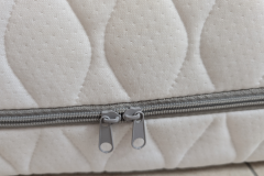 Die Reißverschlüsse lassen sich nicht verstecken. Das gibt Abzüge bei Thema Sicherheit. (Foto: Testsieger.de)