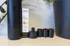 Der mobile Wassersprudler Bottleplus Spark lässt sich mit dem Taste Lid um eine Geschmacksfunktion erweitern und liefert aromatisiertes Sprudelwasser auch unterwegs. (Foto: Testsieger.de)