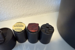 Im Starterpaket sind drei zuckerfreie Geschmacksrichtungen enthalten: Cola, Apfelschorle und Limette Zitrone. Damit deckt Bottleplus Taste sowohl klassische als auch frische Geschmacksprofile ab. (Foto: Testsieger.de)