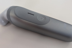 Der Rasierer besitzt nur eine Taste und ist dadurch besonders einfach bedienbar. (Foto: Testsieger.de)