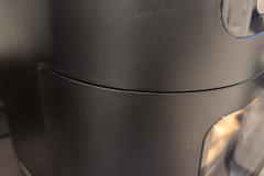 Kleiner Makel ohne Praxisnachteil: Der Garkorb schließt nicht perfekt, im Betrieb entweicht laut Test aber kein Dampf. (Foto: Testsieger.de).