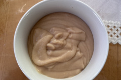 Die Bohnenpaste erreicht bereits nach kurzer Mixzeit eine gleichmäßige und cremige Konsistenz, was für eine gute Pürierleistung spricht. (Foto: Testsieger.de)