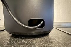 Die integrierte Kabelführung an der Unterseite erleichtert die ordentliche Aufbewahrung des Standmixers im Küchenschrank. (Foto: Testsieger.de)