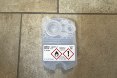 Gründlich und hygienisch: Die alkoholbasierte Kartusche reinigt effektiv – bei regelmäßiger Nutzung aber mit Folgekosten verbunden. (Foto: Testsieger.de)