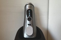 Das Display informiert über Ladestand und notwendige Reinigungen – eine zusätzliche App-Anbindung gibt es nicht. (Foto: Testsieger.de)