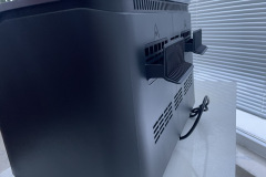 Die Seitenansicht zeigt die gut belüftete Konstruktion und die fest integrierten Griffe, die im Alltag einen sicheren und komfortablen Einsatz ermöglichen. (Foto: Testsieger.de)