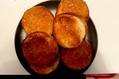 Der Brottest gelingt sehr gut, die gleichmäßige Bräunung spricht für eine überzeugende Hitzeverteilung im Garraum. (Foto: Testsieger.de).