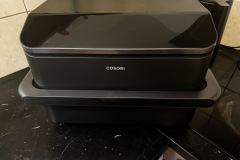 Modern und aufgeräumt gestaltet, dadurch wirkt das Gerät trotz seiner Größe wie ein Küchenhelfer, der dauerhaft stehen darf. (Foto: Testsieger.de).