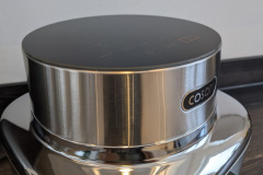 Das Touch-Bedienfeld wirkt gut lesbar und überwiegend logisch aufgebaut, wobei im Test jeder Druck sofort auslöst, ohne Aussetzer. (Foto: Testsieger.de).