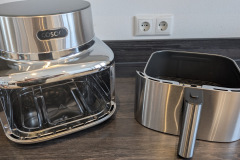 Der Garkorb lässt sich nach einem Knopfdruck leicht entnehmen und rastet beim Einsetzen sauber wieder ein, was im Alltag für ein rundes Handling sorgt. (Foto: Testsieger.de).