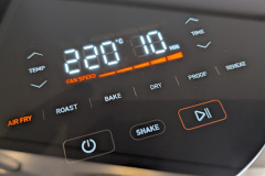 Temperatur und Zeit lassen sich schnell einstellen, und zusätzlich zeigt die ICONIC Single je Programm sogar die Lüftergeschwindigkeit an, auch wenn sich diese nicht frei anpassen lässt. (Foto: Testsieger.de).