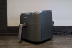 Mit ihrem platzsparenden Format lässt sich die TurboBlaze problemlos in den Küchenalltag integrieren und steht dabei sehr sicher. (Foto: Testsieger.de).