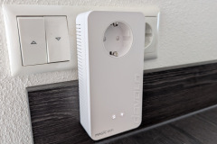 Der WLAN-Adapter zeigt, wie elegant moderne Netzwerktechnik aussehen kann, und bietet trotz seiner Größe eine durchdachte Handhabung mit klarer Statusanzeige. (Foto: Testsieger.de)