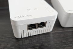 Zwei Gigabit-Ports je WLAN-Adapter machen den Anschluss von Fernseher oder PC besonders praktisch und erweitern die Einsatzmöglichkeiten spürbar. (Foto: Testsieger.de)
