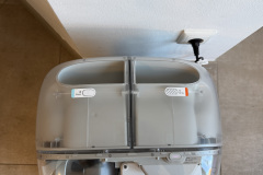 Die getrennten Tanks für sauberes und verschmutztes Wasser unterstützen eine hygienische Wischreinigung und reduzieren unangenehme Gerüche im Alltag. (Foto: Testsieger.de)