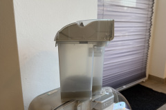 Der Schmutzwassertank der Station bietet mit 3,2 Litern ausreichend Kapazität, um mehrere Wischvorgänge der gesamten Wohnung durchzuführen, ohne zwischendurch entleert werden zu müssen. (Foto: Testsieger.de)