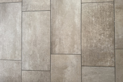 Nach der Reinigung ist auf dem Hartboden kaum sichtbarer Schmutz mehr erkennbar. (Foto: Testsieger.de)