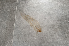 Bei hartnäckigen Verschmutzungen wie angetrocknetem Ketchup stößt die Wischeinheit des L50 Ultra AE deutlich an ihre Grenzen. (Foto: Testsieger.de)