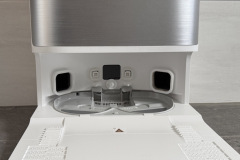 Im Reinigungsbereich der Station werden die Mopps mit 100 Grad heißem Wasser gesäubert und kommen im Test sauber heraus. (Foto: Testsieger.de)