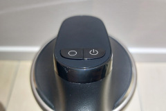 Die Tasten am Handstück sitzen sinnvoll, reagieren mit gutem Druckpunkt und ermöglichen eine Moduswahl auch ohne Anleitungsstudium. (Foto: Testsieger.de)