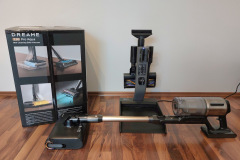 Mit 3,4 Kilogramm Gewicht liegt der Z30 Pro Aqua angenehm leicht in der Hand und macht neben seiner Station einen modernen, aufgeräumten Eindruck. (Foto: Testsieger.de)