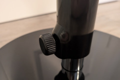 Stufenlos anpassbar zwischen 96 und 111 Zentimetern: Die Schraube an der Rückseite erlaubt eine flexible Höhenverstellung. (Foto: Testsieger.de)