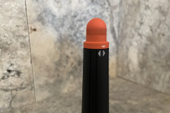 Präzises Styling durch Technik: Die Automatik erkennt die Ausrichtung des Lockenaufsatzes und passt Luftstrom sowie Temperatur an. (Foto: Testsieger.de)