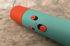 Fokus auf Benutzerfreundlichkeit: Gut erreichbare Bedienelemente und LED-Anzeige für Luftstrom- und Temperatureinstellung – auch einhändig leicht zu bedienen. (Foto: Testsieger.de)