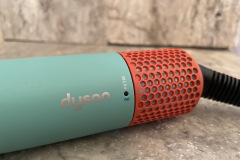 Bluetooth und Filteranzeige: Die Konnektivität zur MyDyson-App und die Filterwarnung machen das Gerät smart und wartungsfreundlich. (Foto: Testsieger.de)