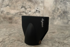 Seitliche Ansicht der Styling-Düse mit RFID-Symbol – die intelligente Technologie erkennt automatisch den Aufsatz und passt die Einstellungen entsprechend an. (Foto: Testsieger.de)