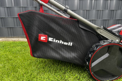 Hohe Kapazität, stabile Bauweise: Der große Fangkorb fasst bis zu 65 Liter und lässt sich bequem entleeren. (Foto: Testsieger.de)