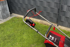 Einhell GP-CM 36/47 S Li BL: Ergonomischer Bedienholm mit Sicherheitsbügeln