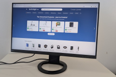 Mit seinem großen 27-Zoll-Display und der gestochen scharfen 4K-Auflösung eignet sich der FlexScan EV2740S hervorragend für Office-Arbeit mit vielen Fenstern, Tabellen und Texten. (Foto: Testsieger.de)