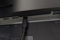 Mit HDMI-und DisplayPort-Anschluss bietet der Monitor flexible Verbindungsmöglichkeiten für verschiedene Geräte. (Foto: Testsieger.de)