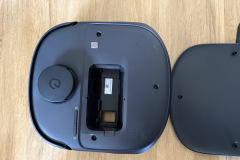 Die Klappe lässt sich ohne Griff oder Aussparung nur umständlich öffnen, was im Alltag unnötig fummelig wirkt. (Foto: Testsieger.de)