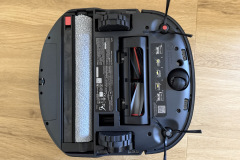 Auf der Unterseite zeigt sich das Reinigungskonzept des C28, dessen DuoSpiral-Bürste im Test vor allem bei Haaren überzeugt. (Foto: Testsieger.de)