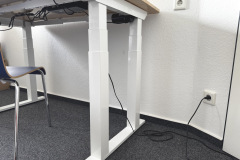 Das robuste Tischgestell trägt auch schwere Hardware problemlos – ohne zu wackeln. (Foto: Testsieger.de)