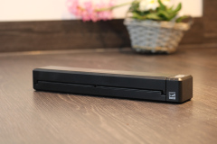 Fujitsu ScanSnap iX100 Frontseite mit geschlossenem Scaneinzug