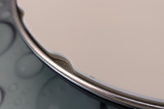 Der beidseitig nutzbare Schamottstein speichert die Hitze gleichmäßig und bildet die Grundlage für den typisch knusprigen Pizzaboden. (Foto: Testsieger.de)