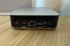 Kompakte Mini Workstation mit starker Anschlussvielfalt: Zwei HDMI 2.0 Ausgänge plus USB4 und 2,5 Gigabit Ethernet machen den A8 besonders flexibel fürs Büro und Multi Monitor Setups. (Foto: Testsieger.de).